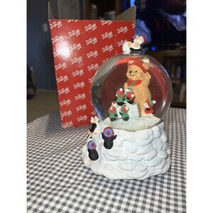Let it Snow❄️Bear🐻Snow globe W/box San Francisco Music Box Company New 1995